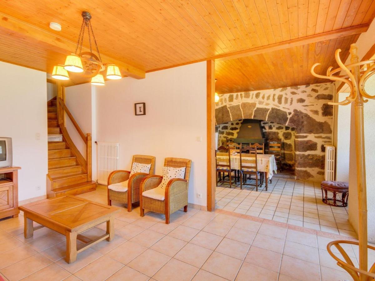 Beautiful Villa In The Parc Des Volcans D Auvergne Vic-sur-Cère Exterior foto