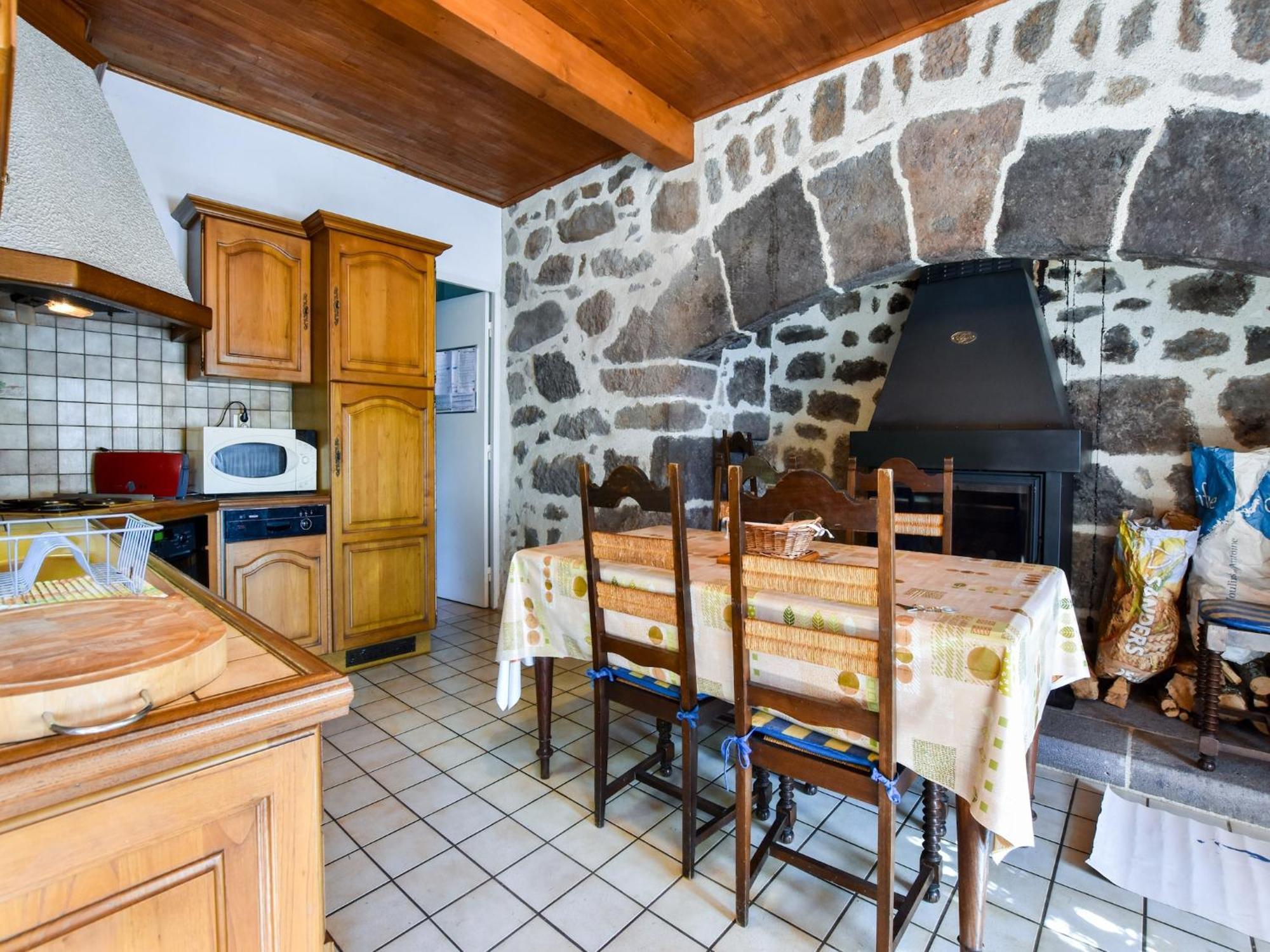 Beautiful Villa In The Parc Des Volcans D Auvergne Vic-sur-Cère Exterior foto