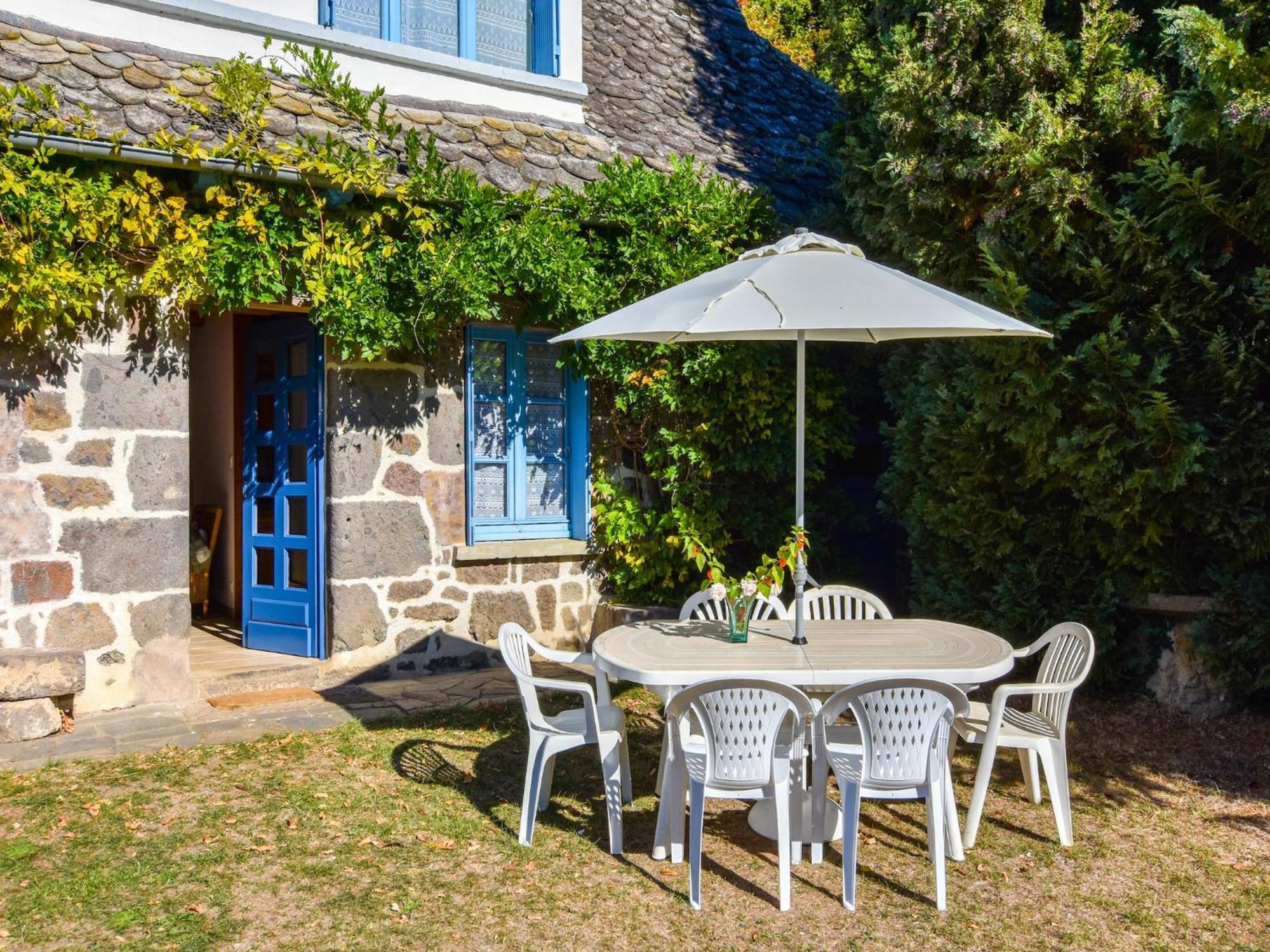 Beautiful Villa In The Parc Des Volcans D Auvergne Vic-sur-Cère Exterior foto