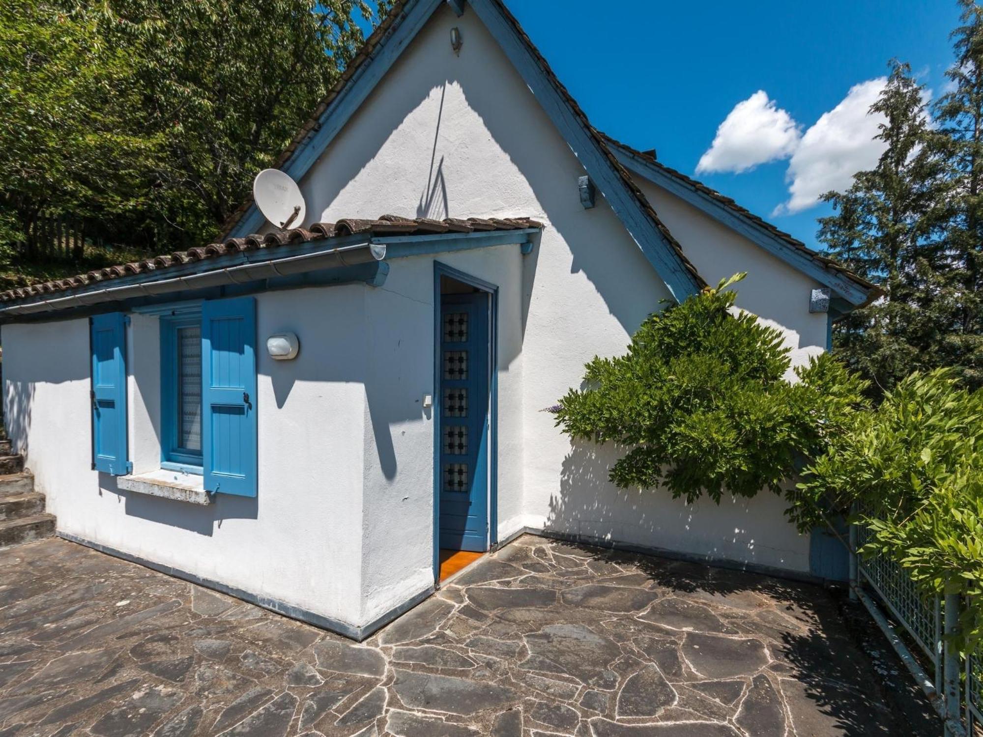 Beautiful Villa In The Parc Des Volcans D Auvergne Vic-sur-Cère Exterior foto
