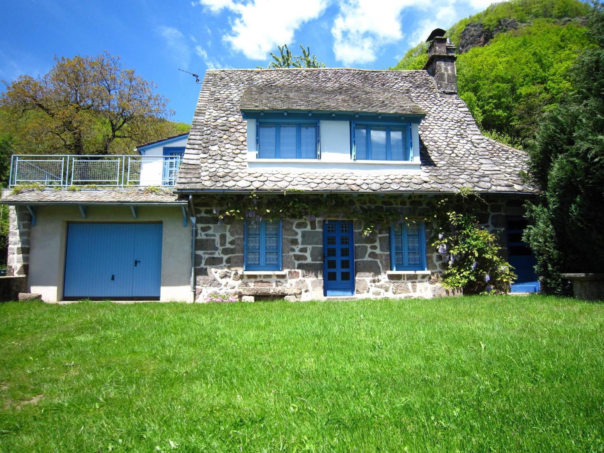Beautiful Villa In The Parc Des Volcans D Auvergne Vic-sur-Cère Exterior foto